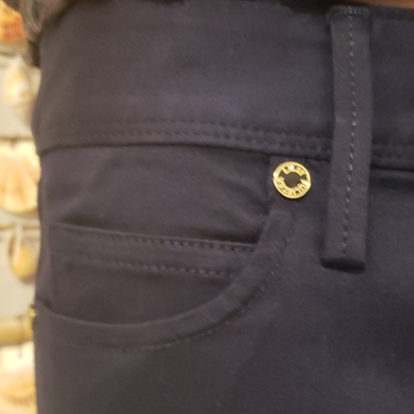 Lilly Pulitzer - Picture 2 of 9